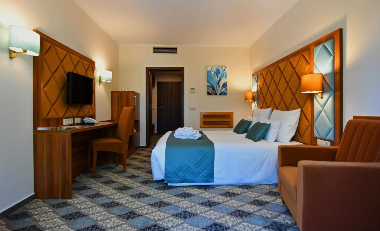 Wellness Hotel Gyula Εξωτερικό φωτογραφία