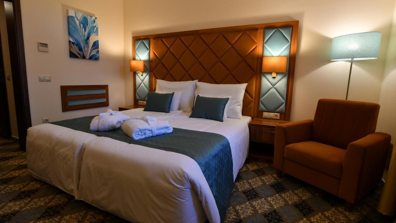 Wellness Hotel Gyula Εξωτερικό φωτογραφία
