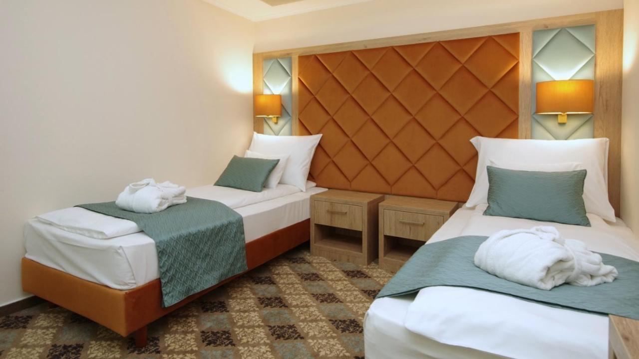 Wellness Hotel Gyula Εξωτερικό φωτογραφία