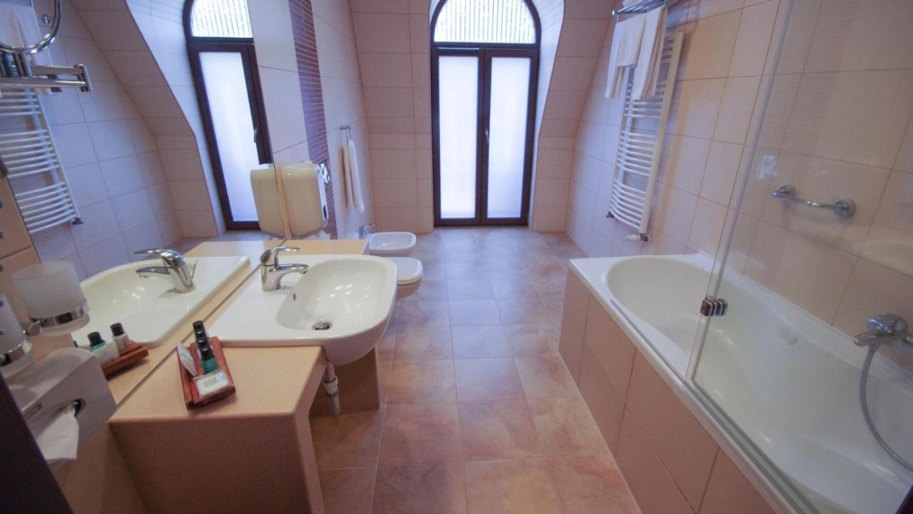 Wellness Hotel Gyula Εξωτερικό φωτογραφία