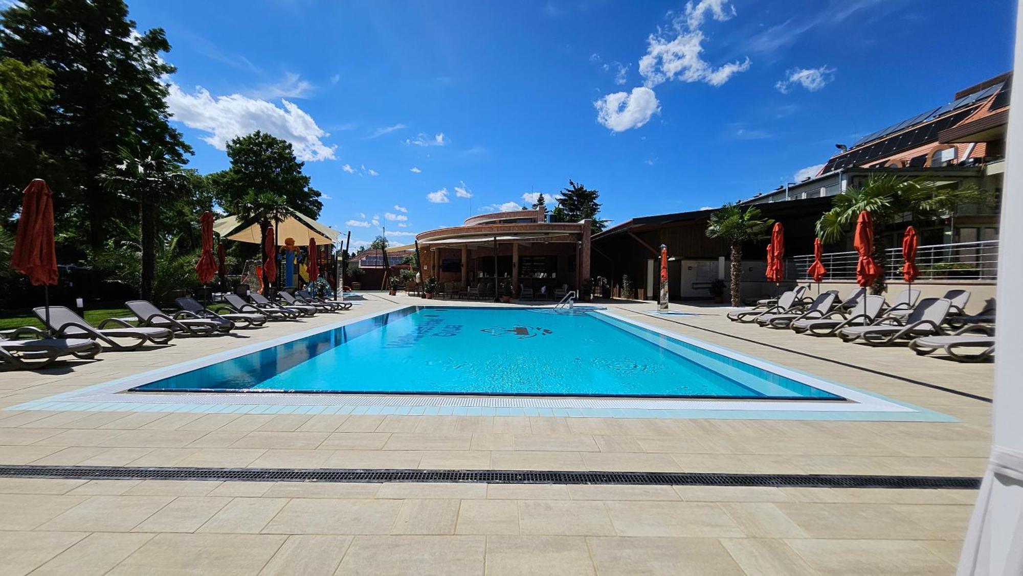 Wellness Hotel Gyula Εξωτερικό φωτογραφία