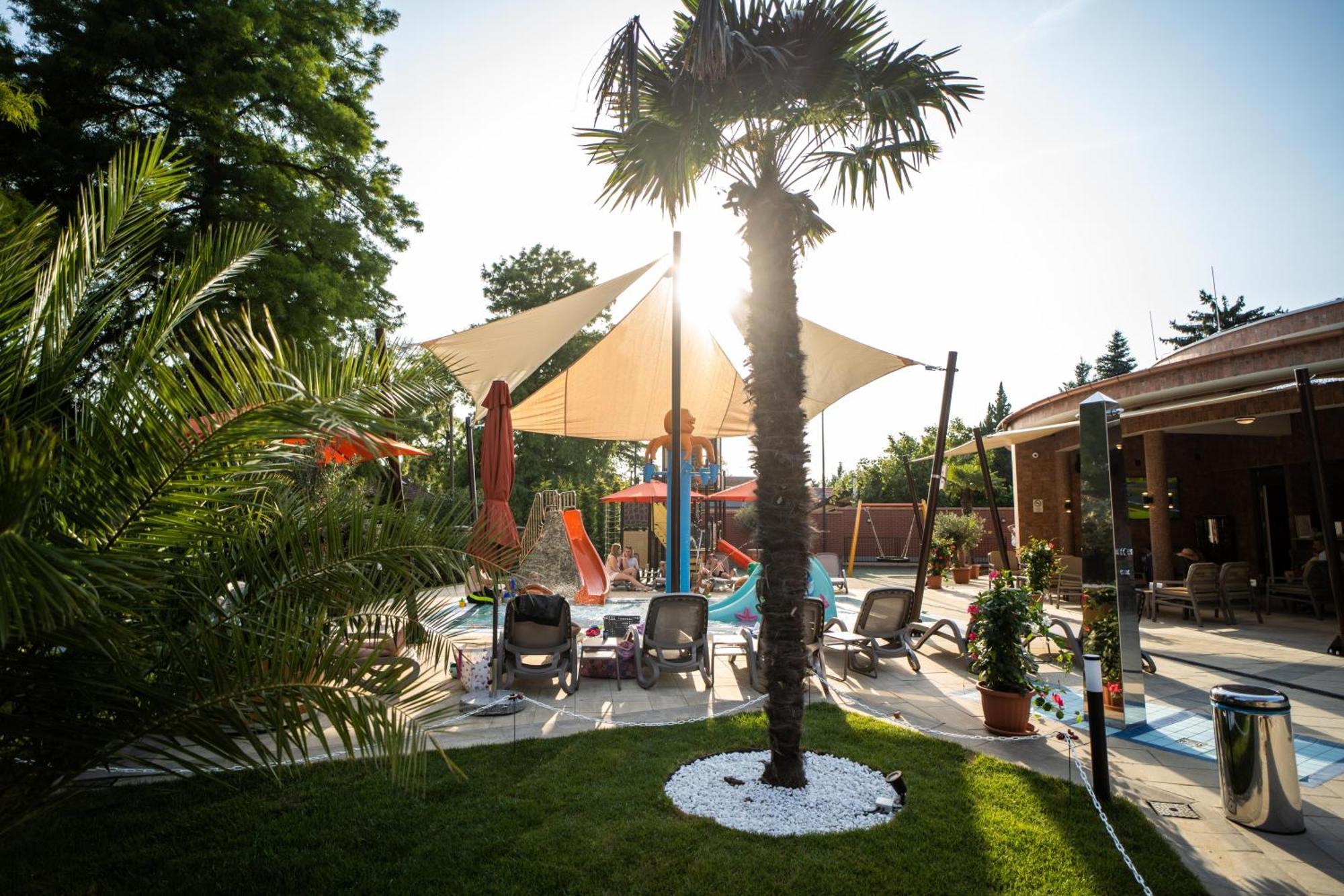 Wellness Hotel Gyula Εξωτερικό φωτογραφία