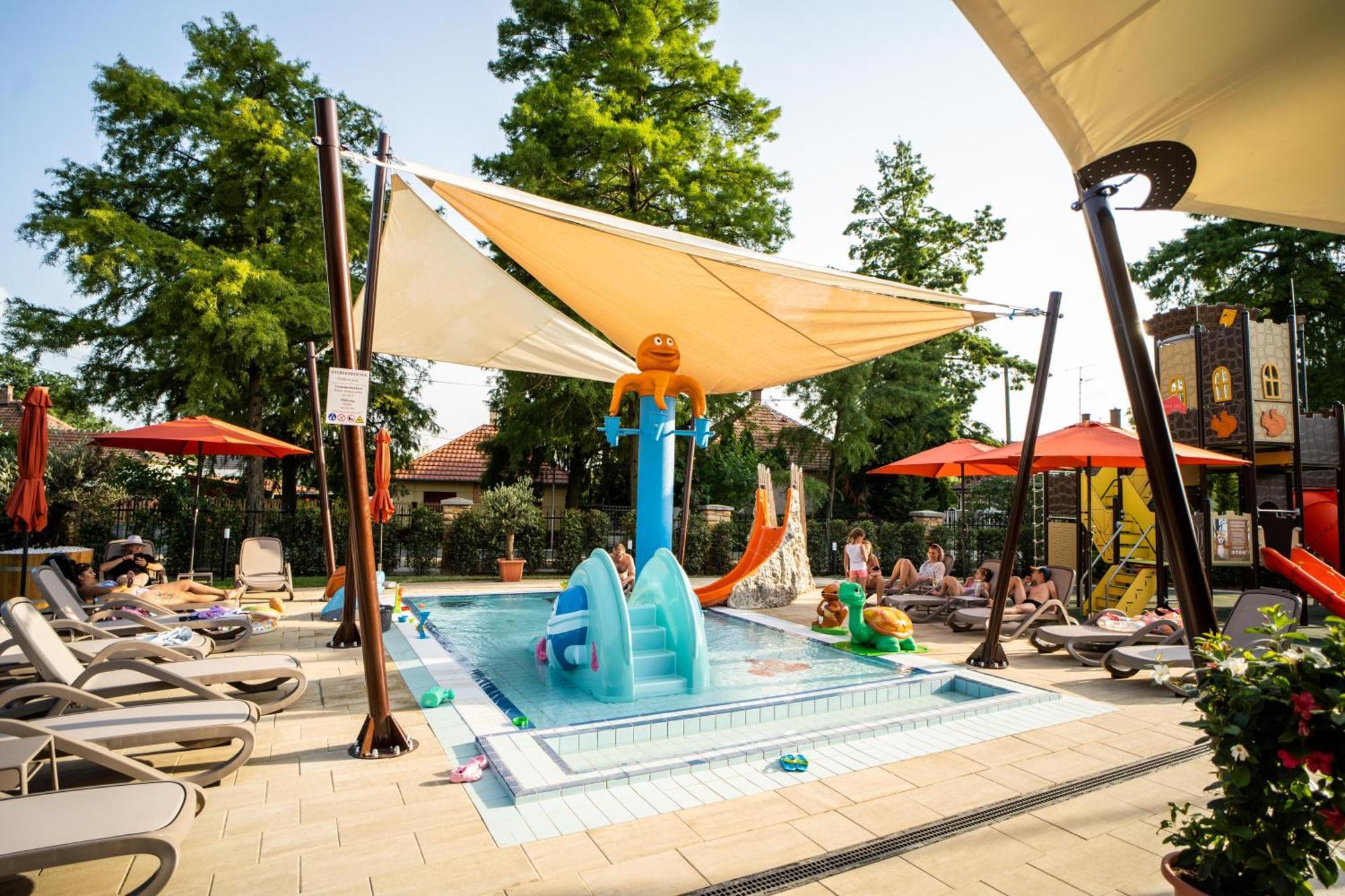 Wellness Hotel Gyula Εξωτερικό φωτογραφία
