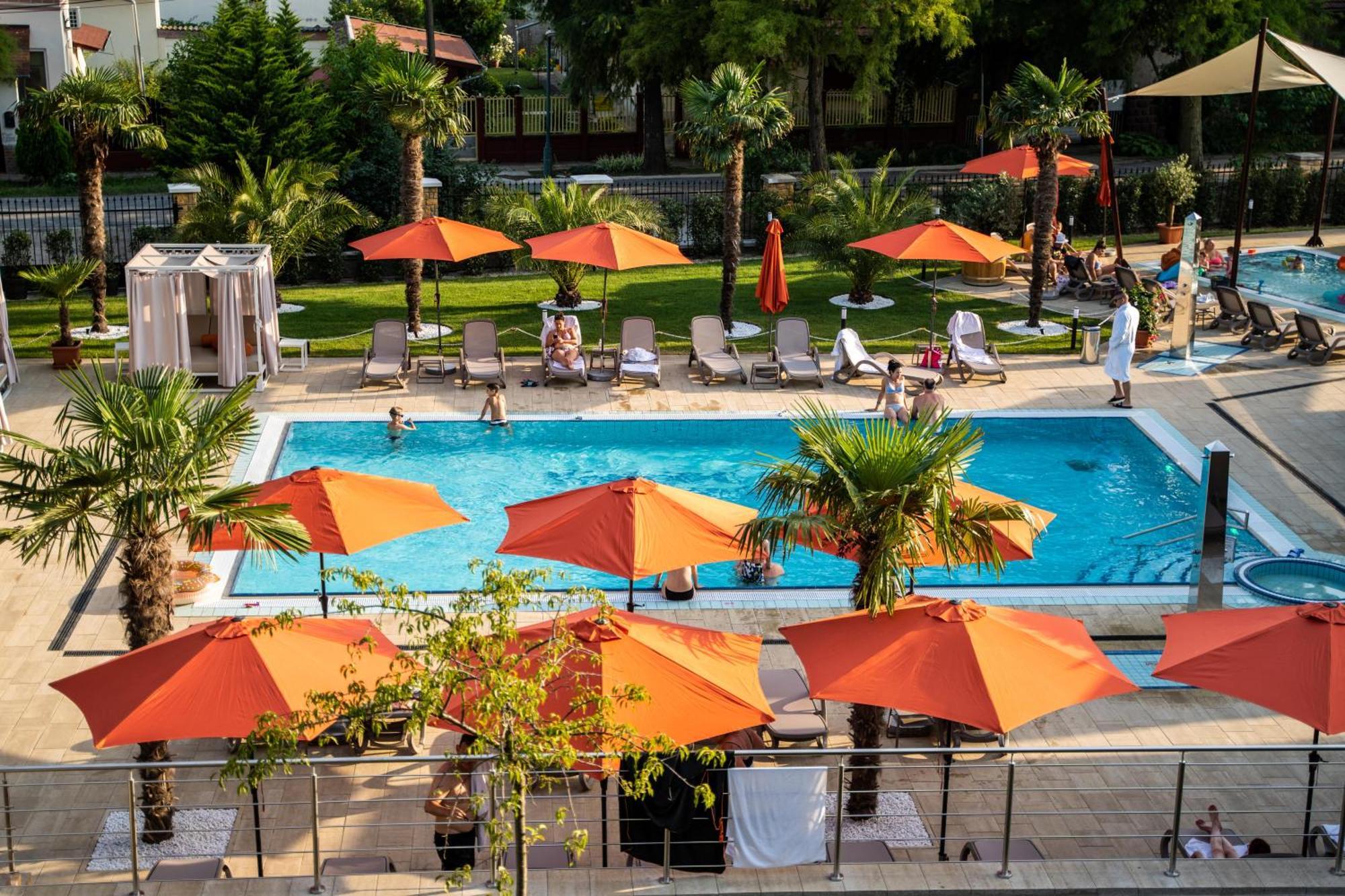 Wellness Hotel Gyula Εξωτερικό φωτογραφία