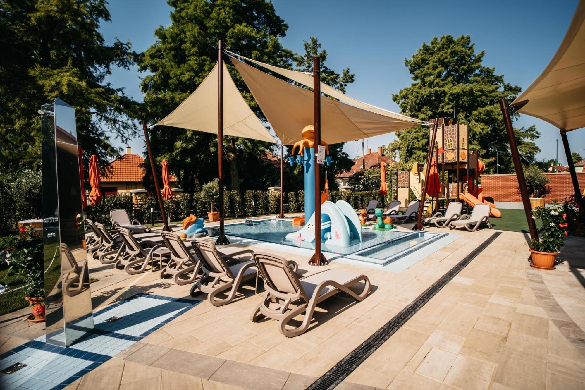 Wellness Hotel Gyula Εξωτερικό φωτογραφία