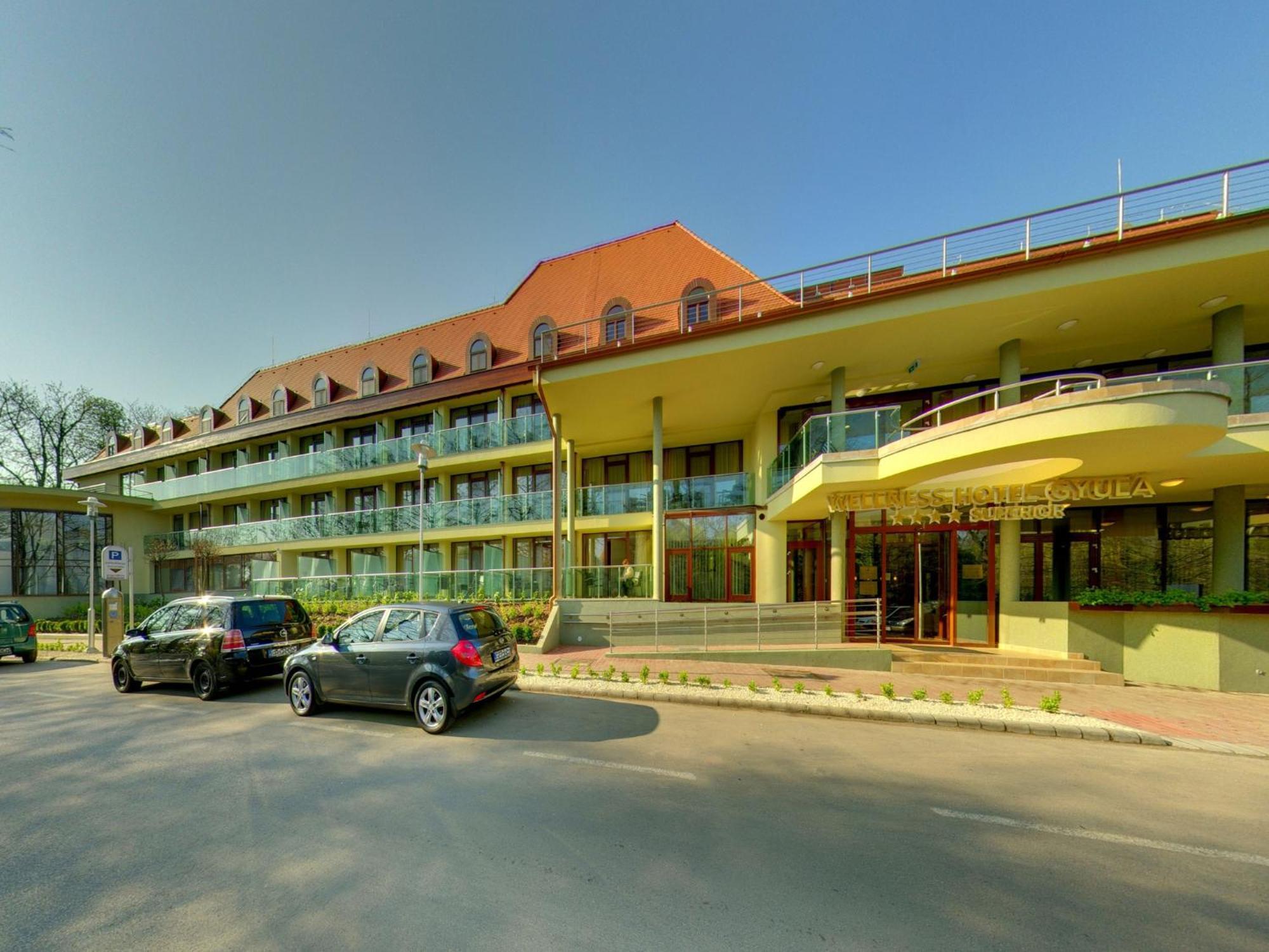 Wellness Hotel Gyula Εξωτερικό φωτογραφία