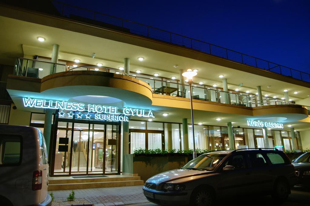 Wellness Hotel Gyula Εξωτερικό φωτογραφία