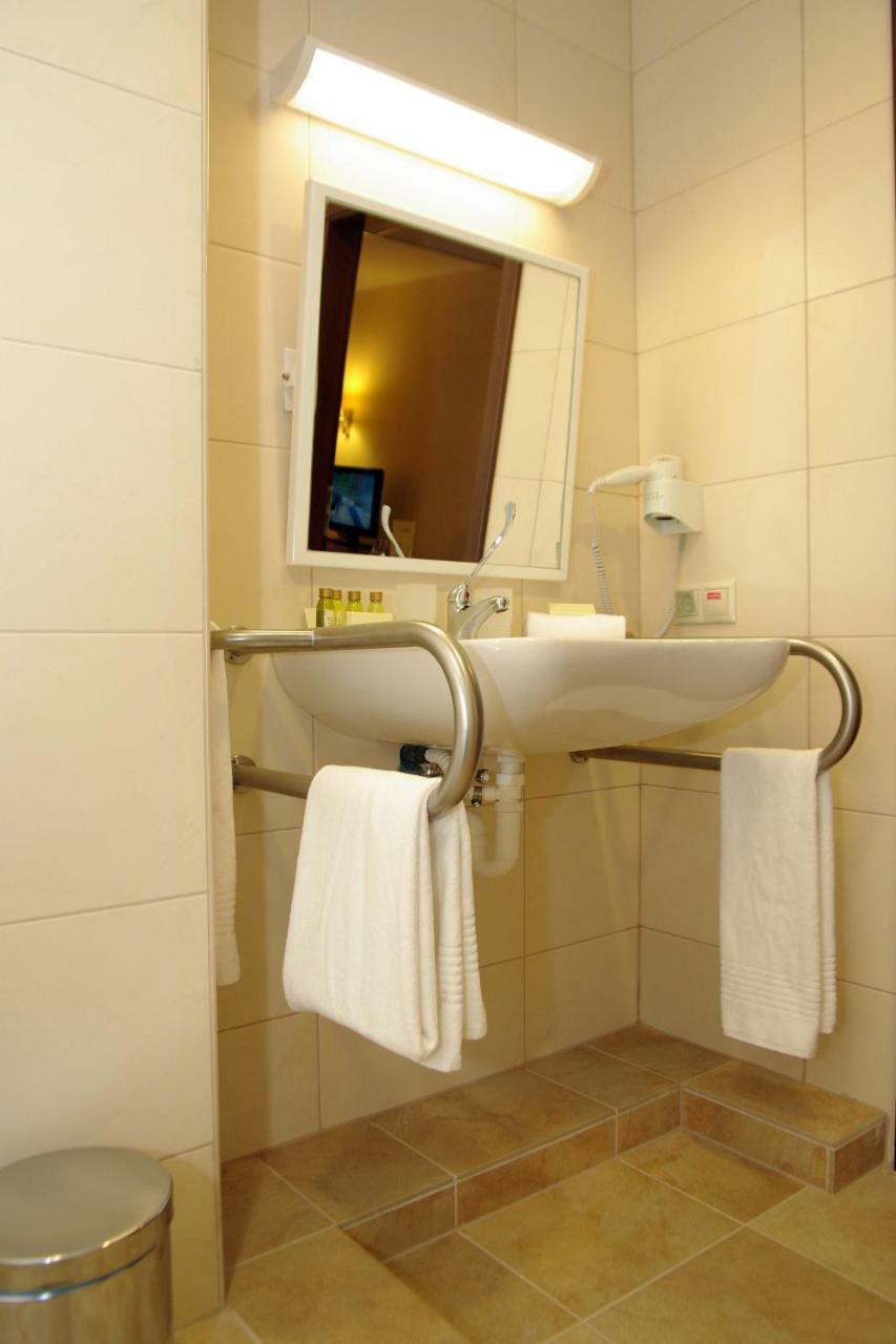 Wellness Hotel Gyula Εξωτερικό φωτογραφία